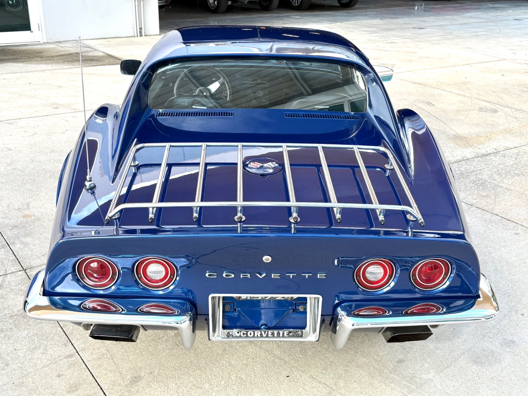 Vehicle photo 8