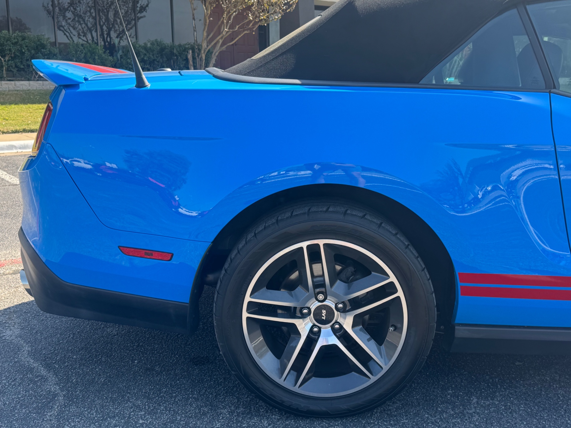 Vehicle photo 33
