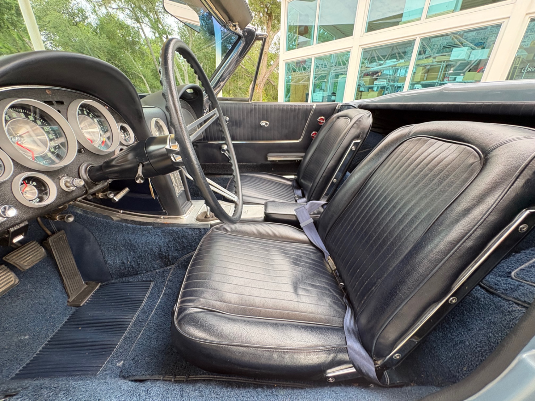 Vehicle photo 43
