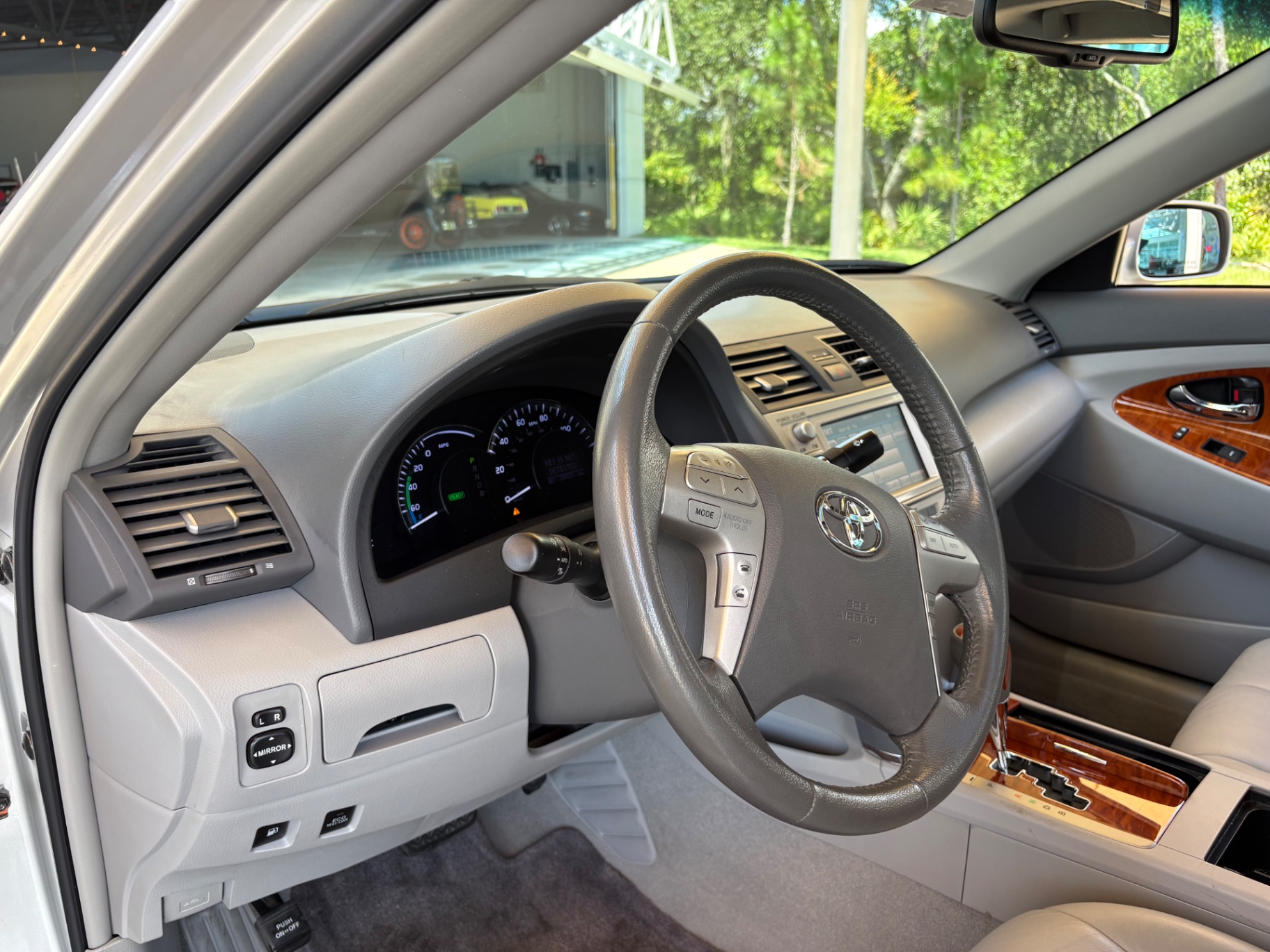 Vehicle photo 29