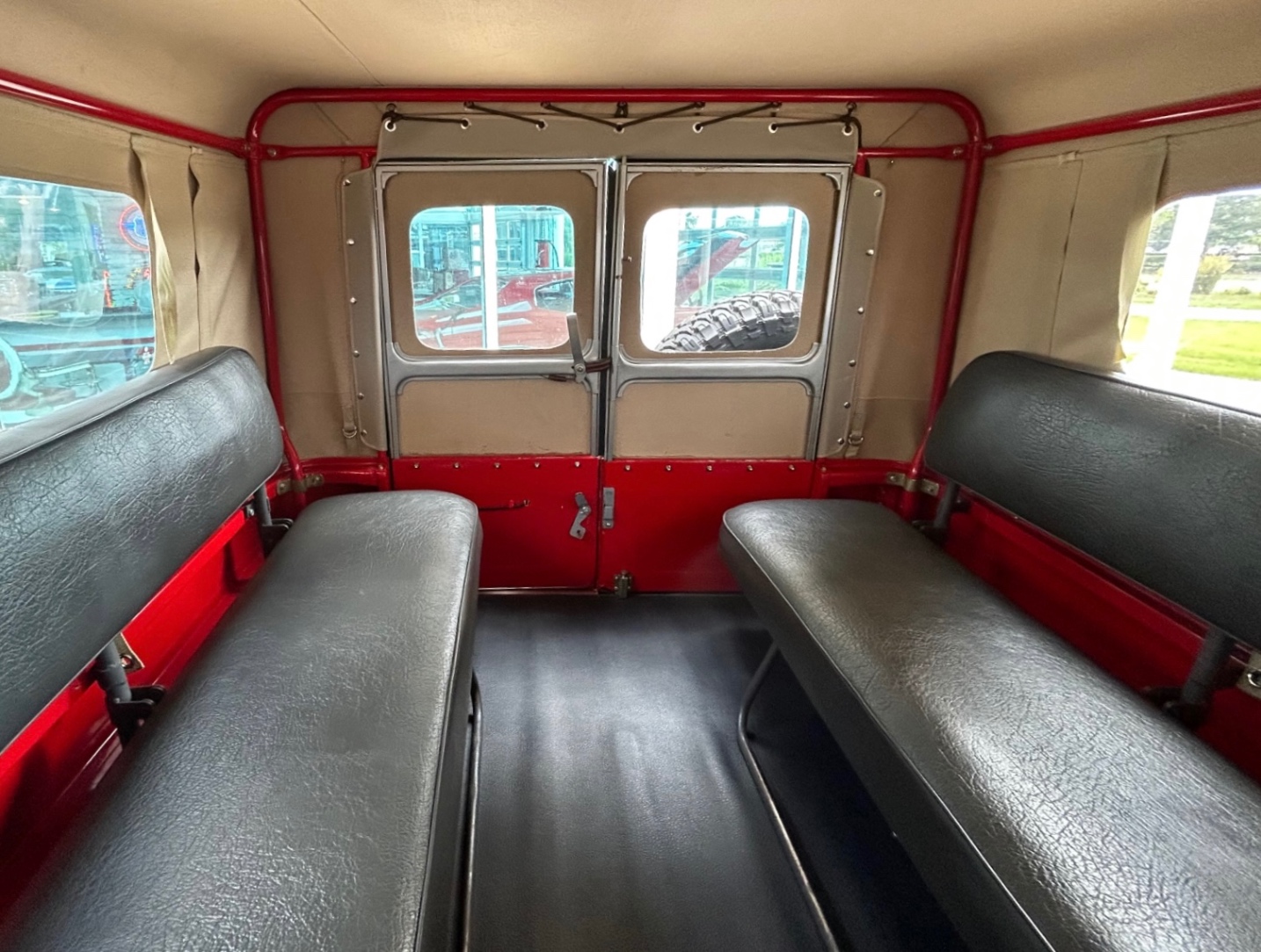 Vehicle photo 40
