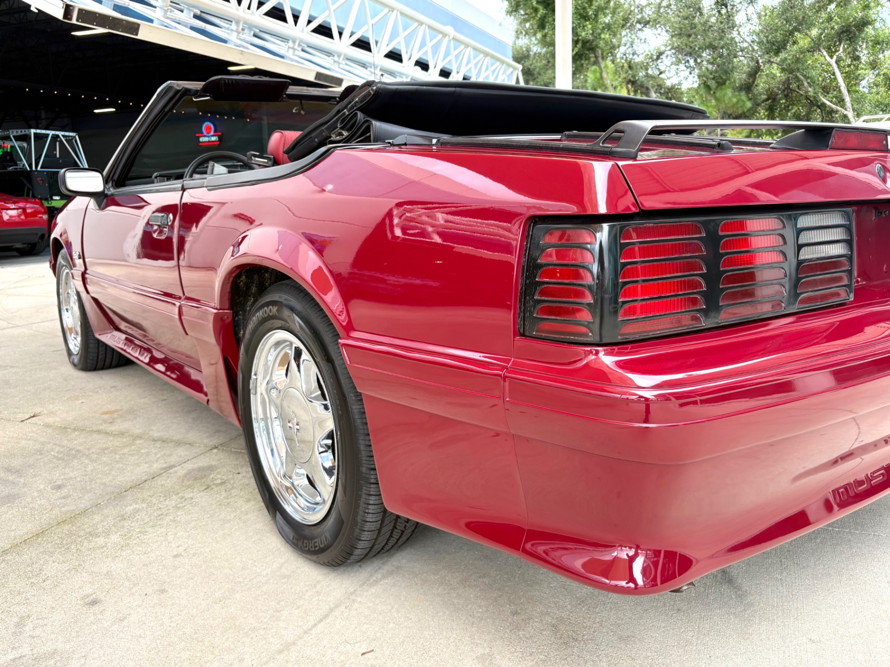 Vehicle photo 14