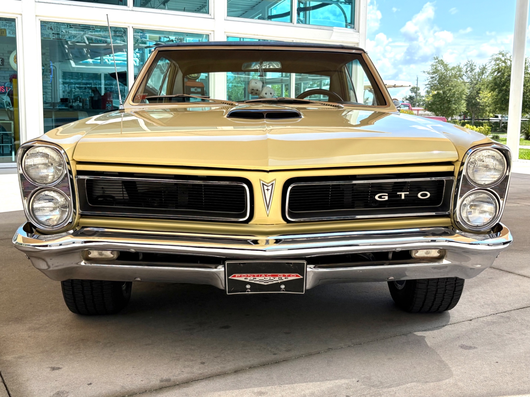 Vehicle photo 2