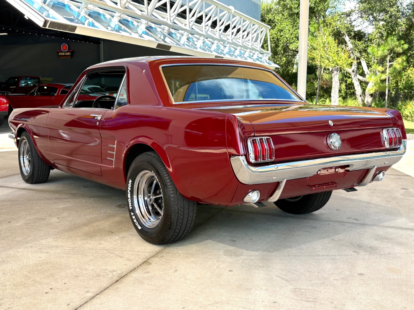 Vehicle photo 8