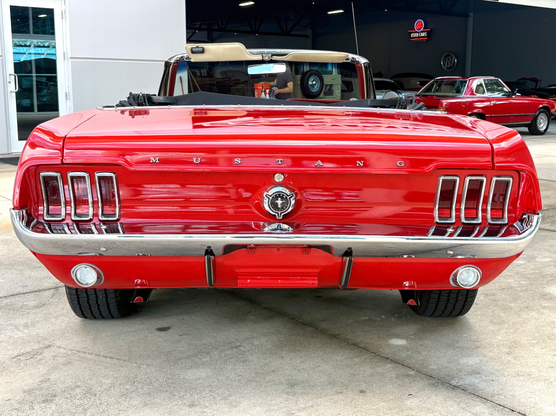 Vehicle photo 7