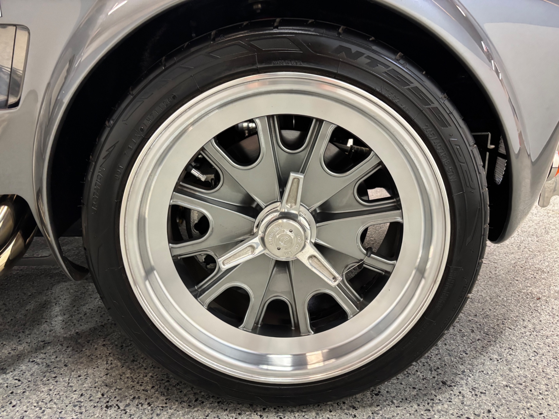 Vehicle photo 16