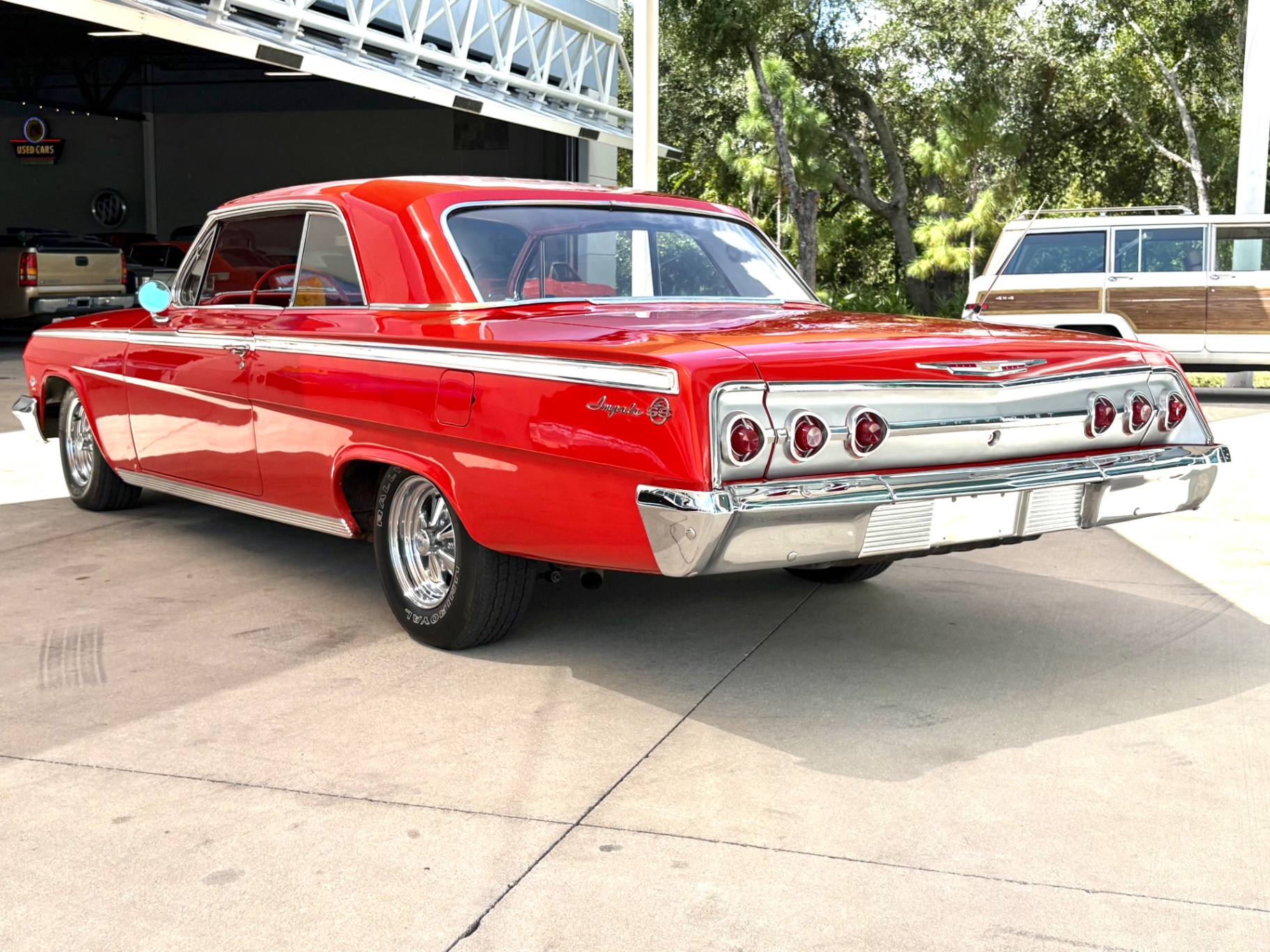 Vehicle photo 10