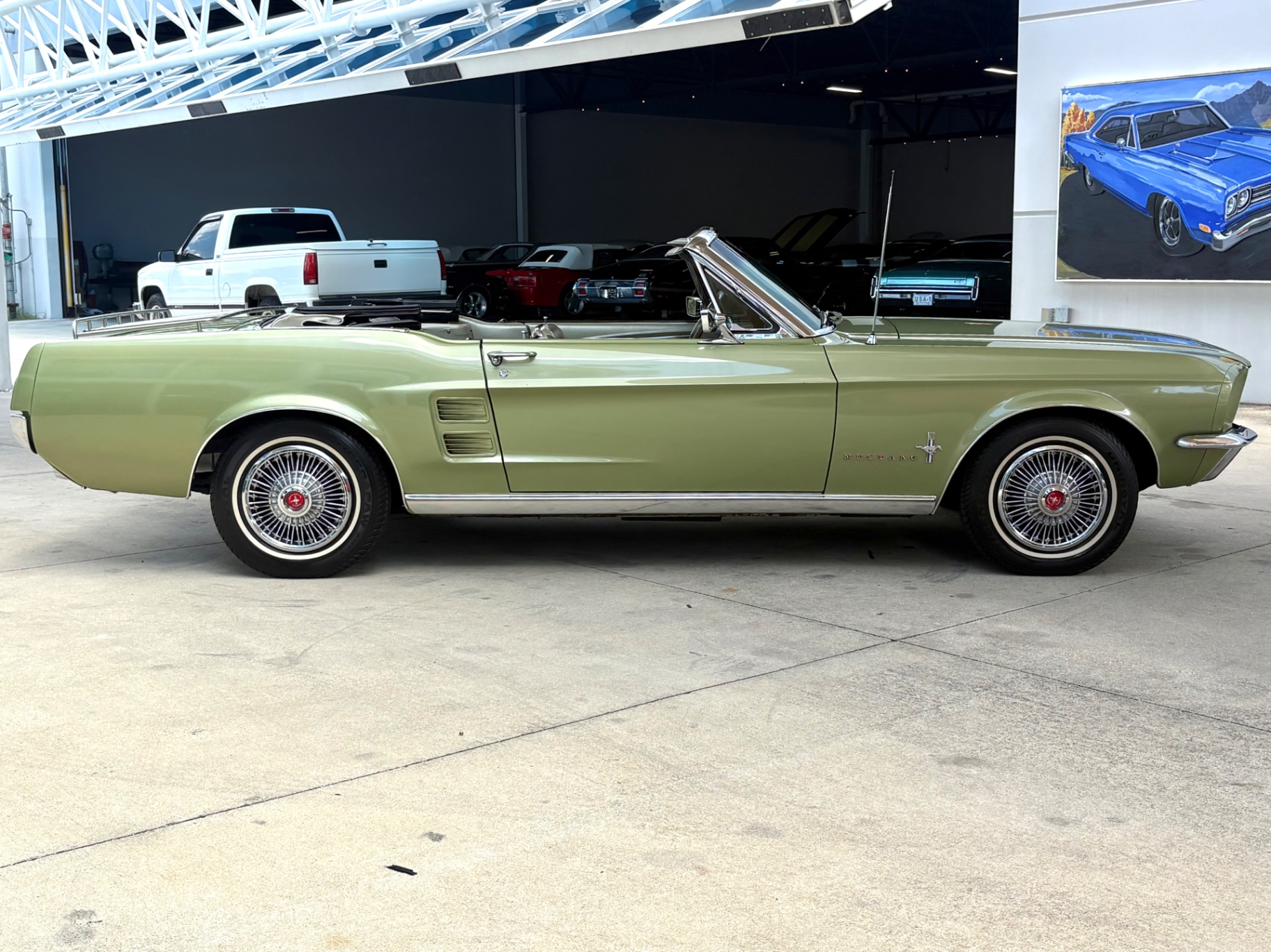 Vehicle photo 5