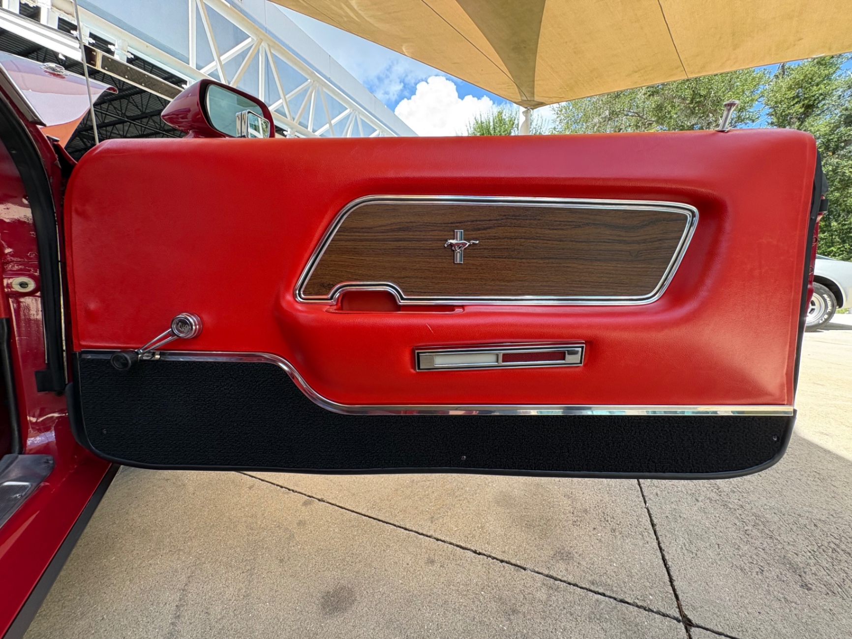 Vehicle photo 38