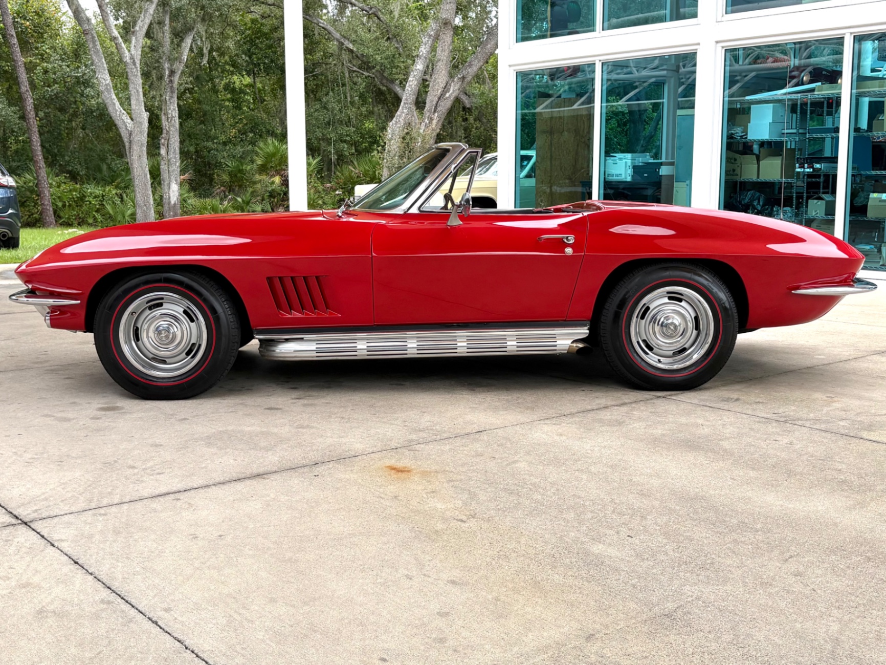 Vehicle photo 10