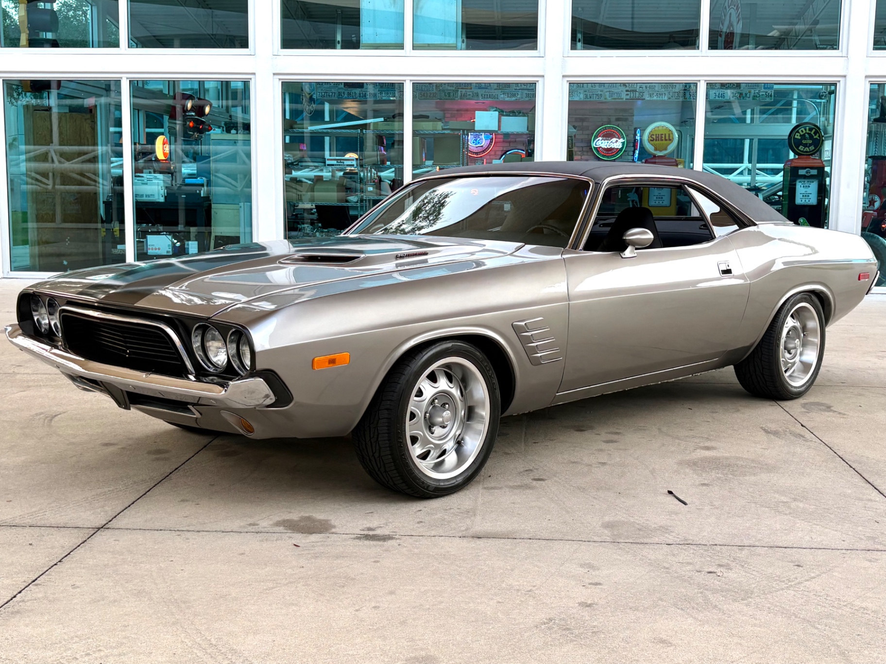 Vehicle photo 15