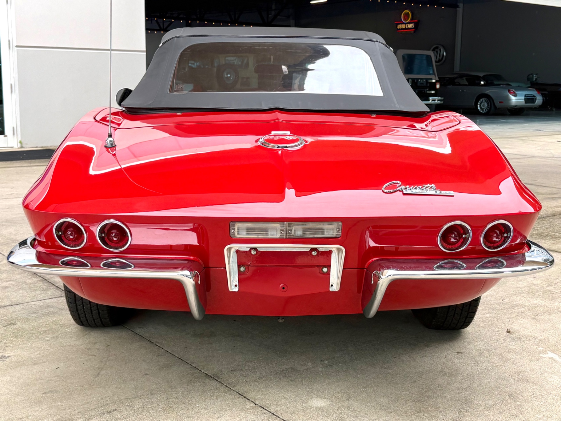 Vehicle photo 23