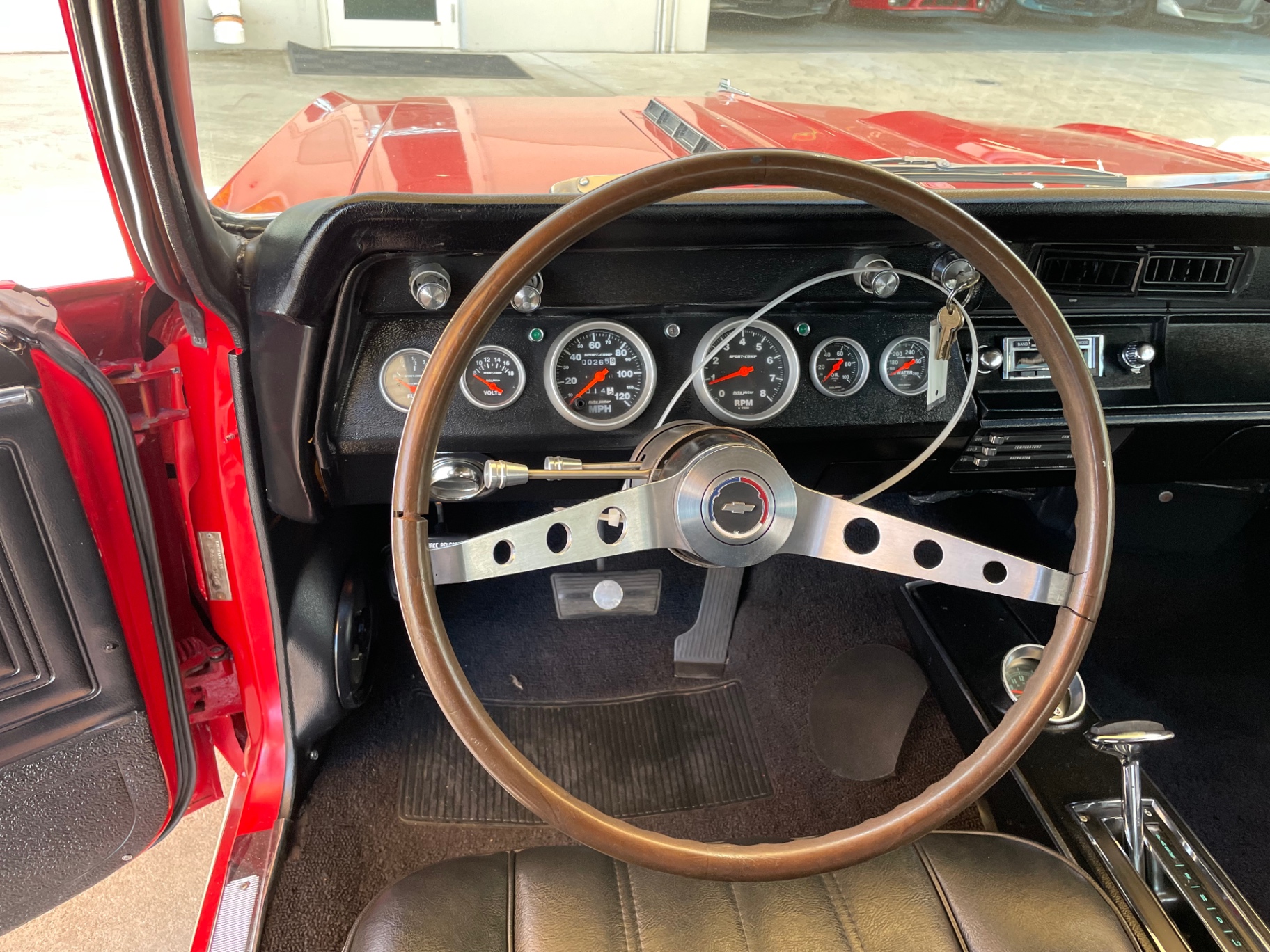 Vehicle photo 37