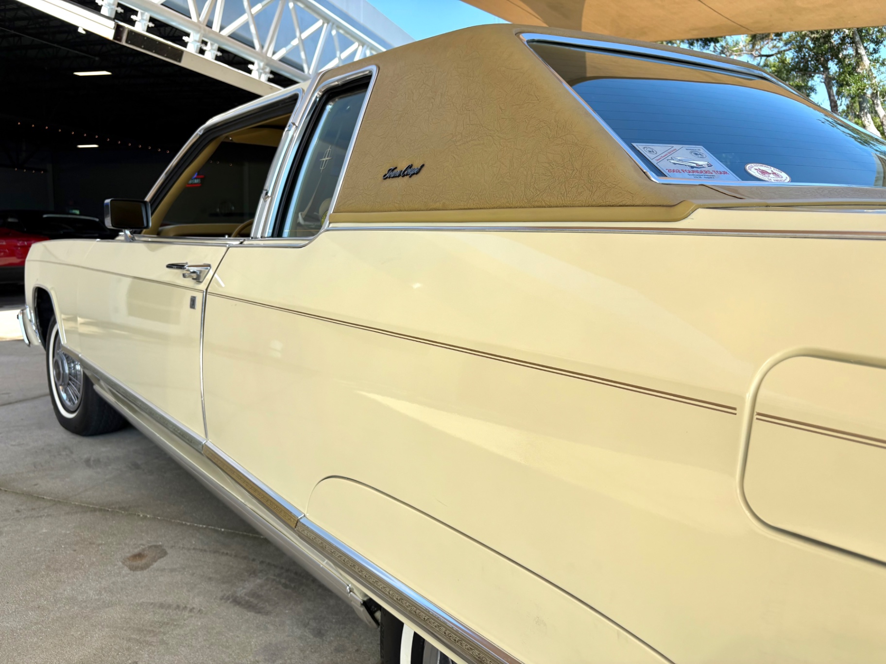 Vehicle photo 16