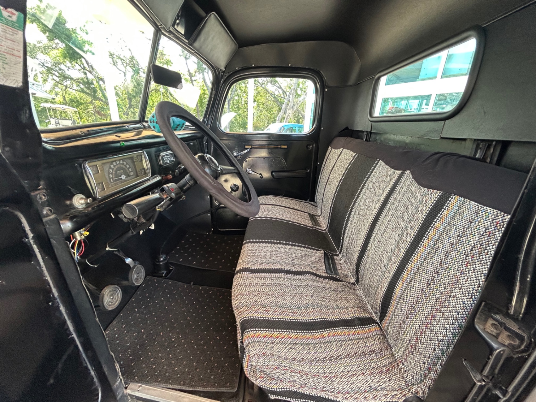 Vehicle photo 31