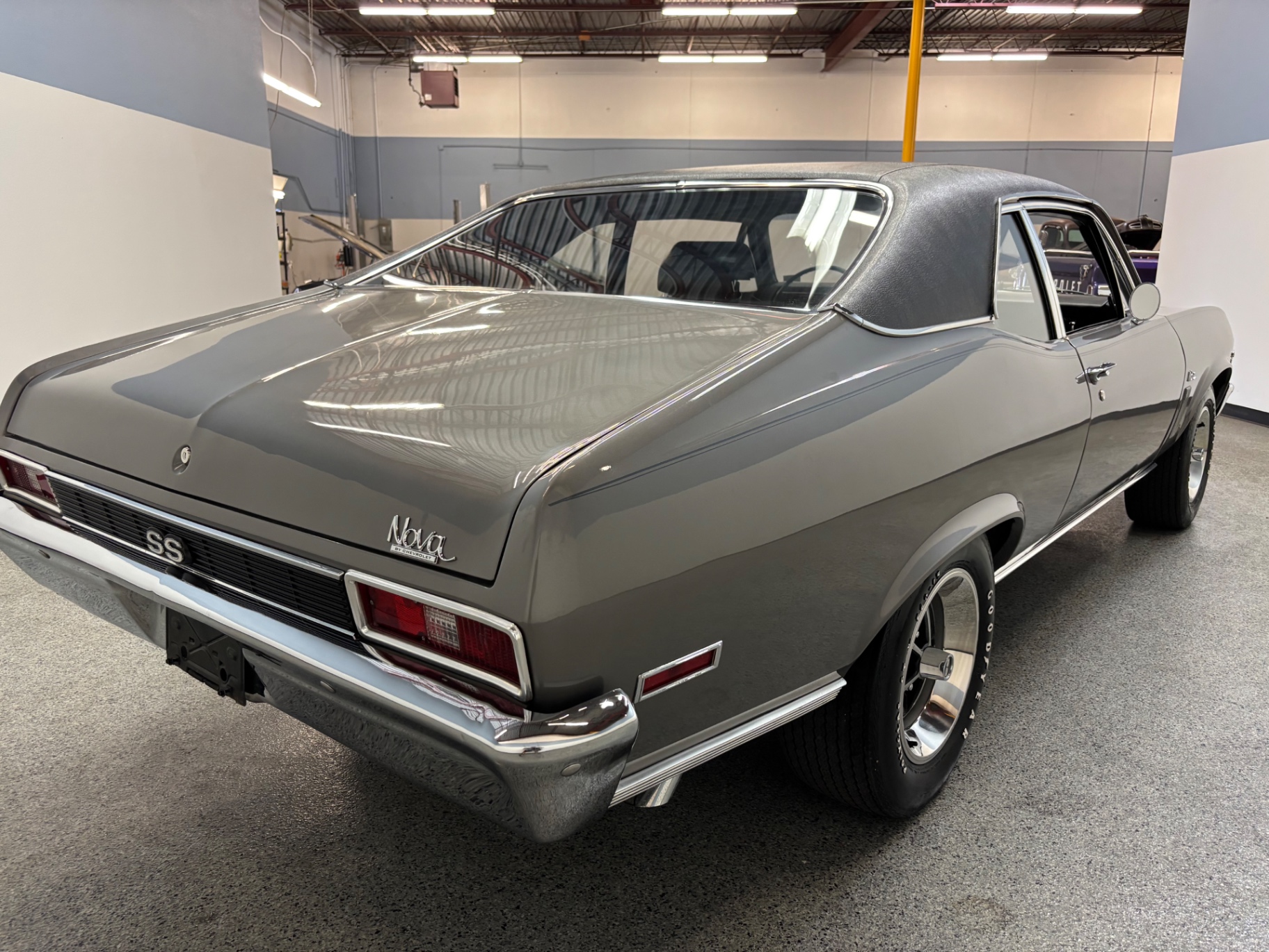 Vehicle photo 7