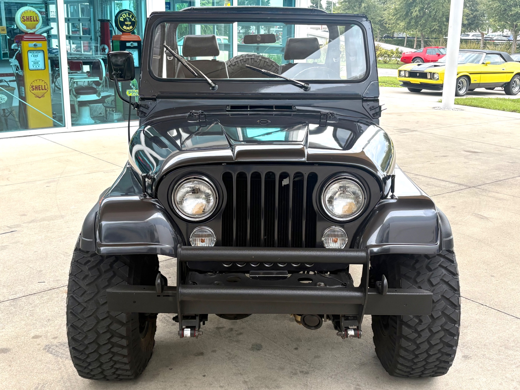 Vehicle photo 3
