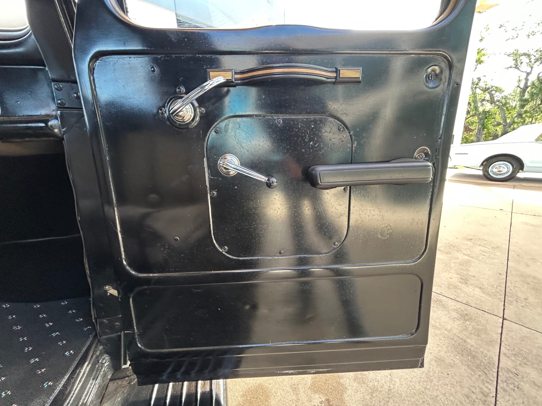 Vehicle photo 34