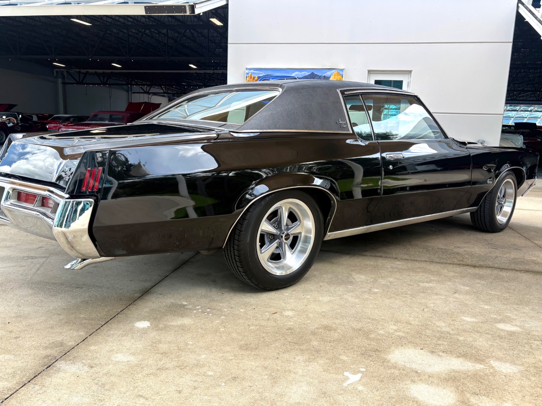 Vehicle photo 16