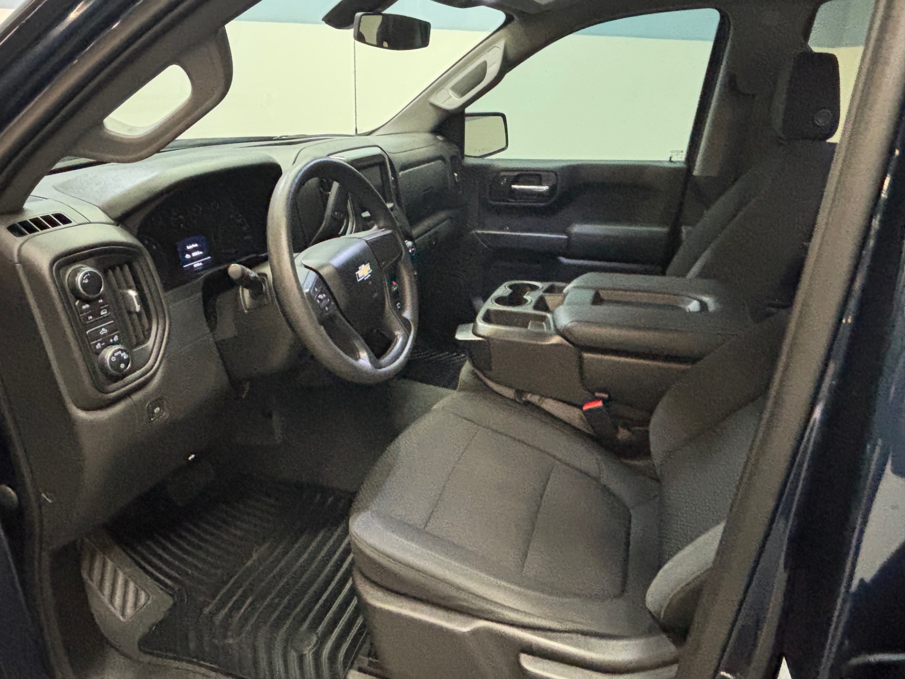 Vehicle photo 19