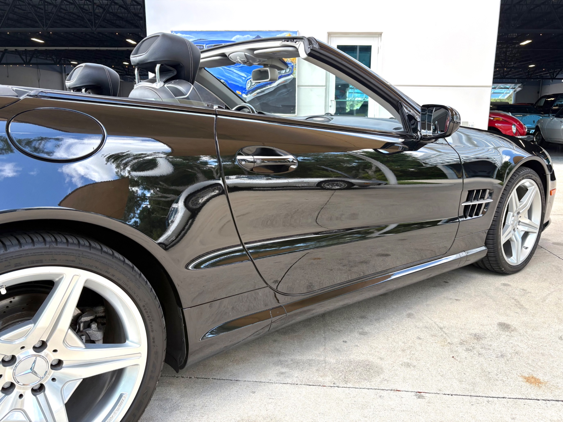 Vehicle photo 17