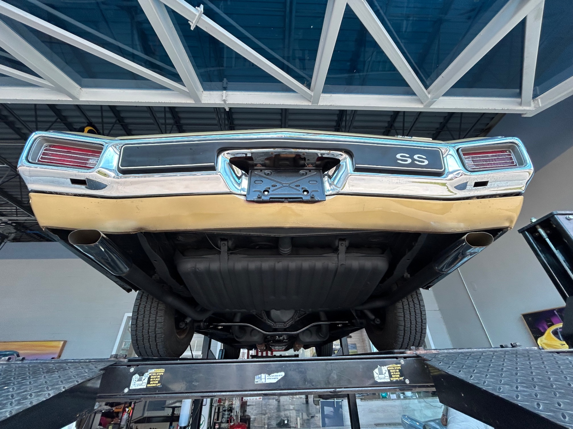 Vehicle photo 29