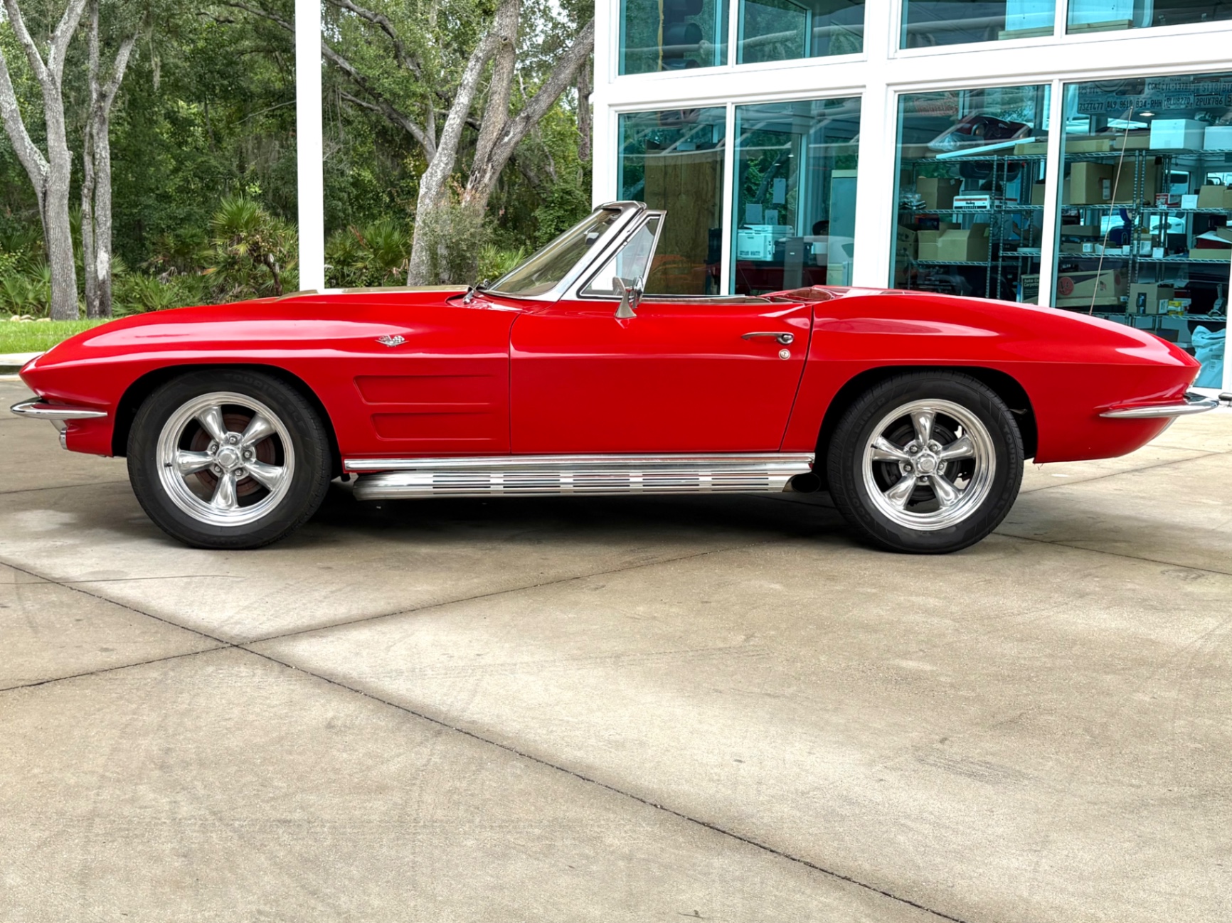 Vehicle photo 10