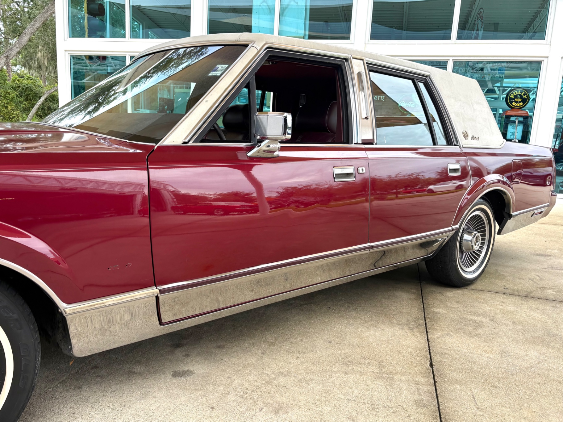 Vehicle photo 13