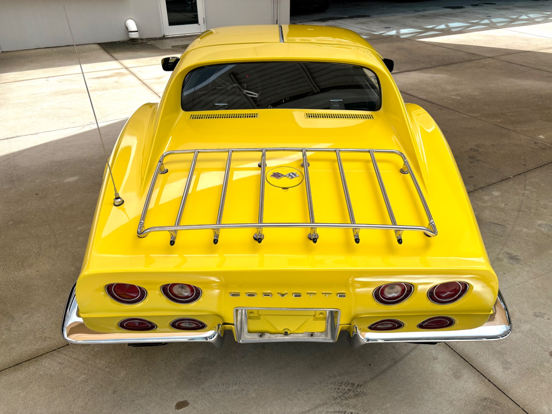 Vehicle photo 8