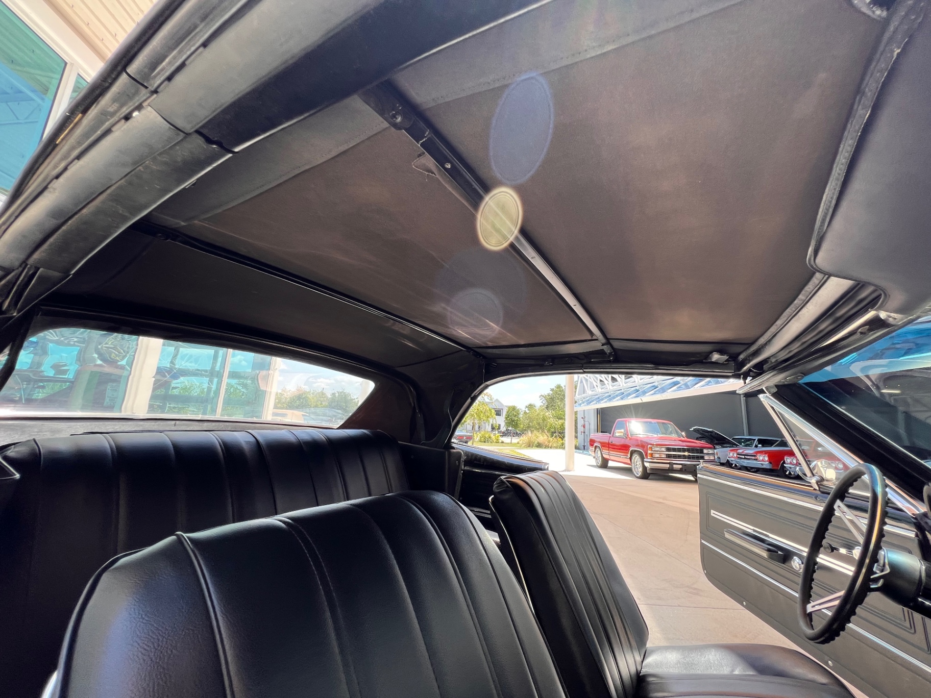 Vehicle photo 37