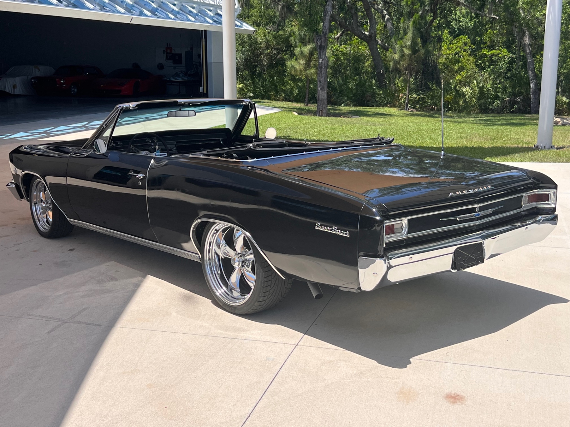 Vehicle photo 5