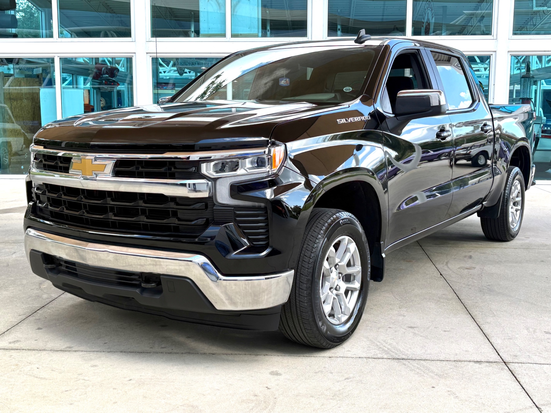 Vehicle photo 10
