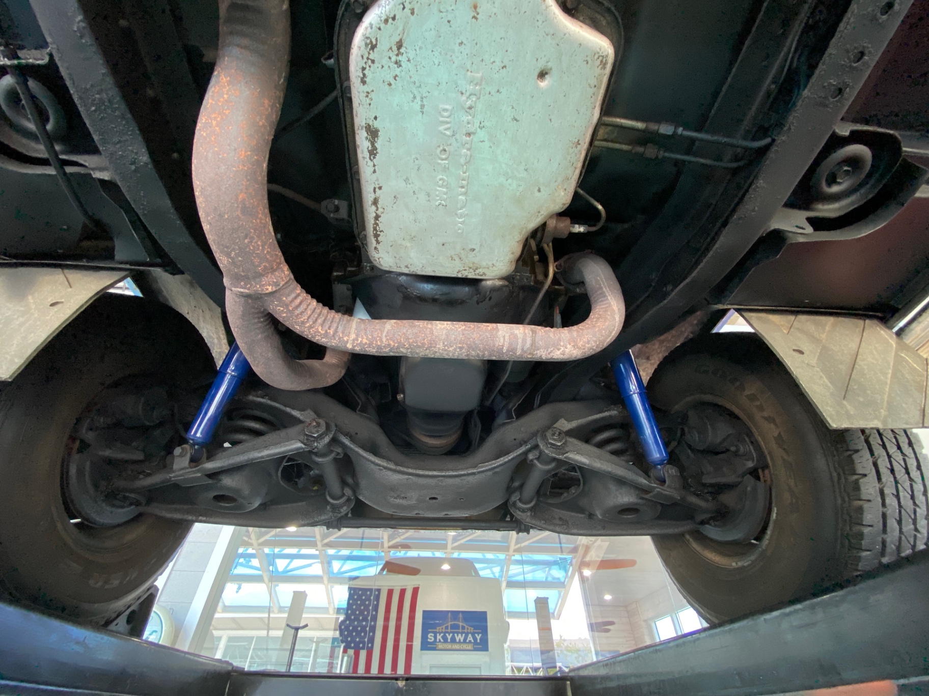 Vehicle photo 29