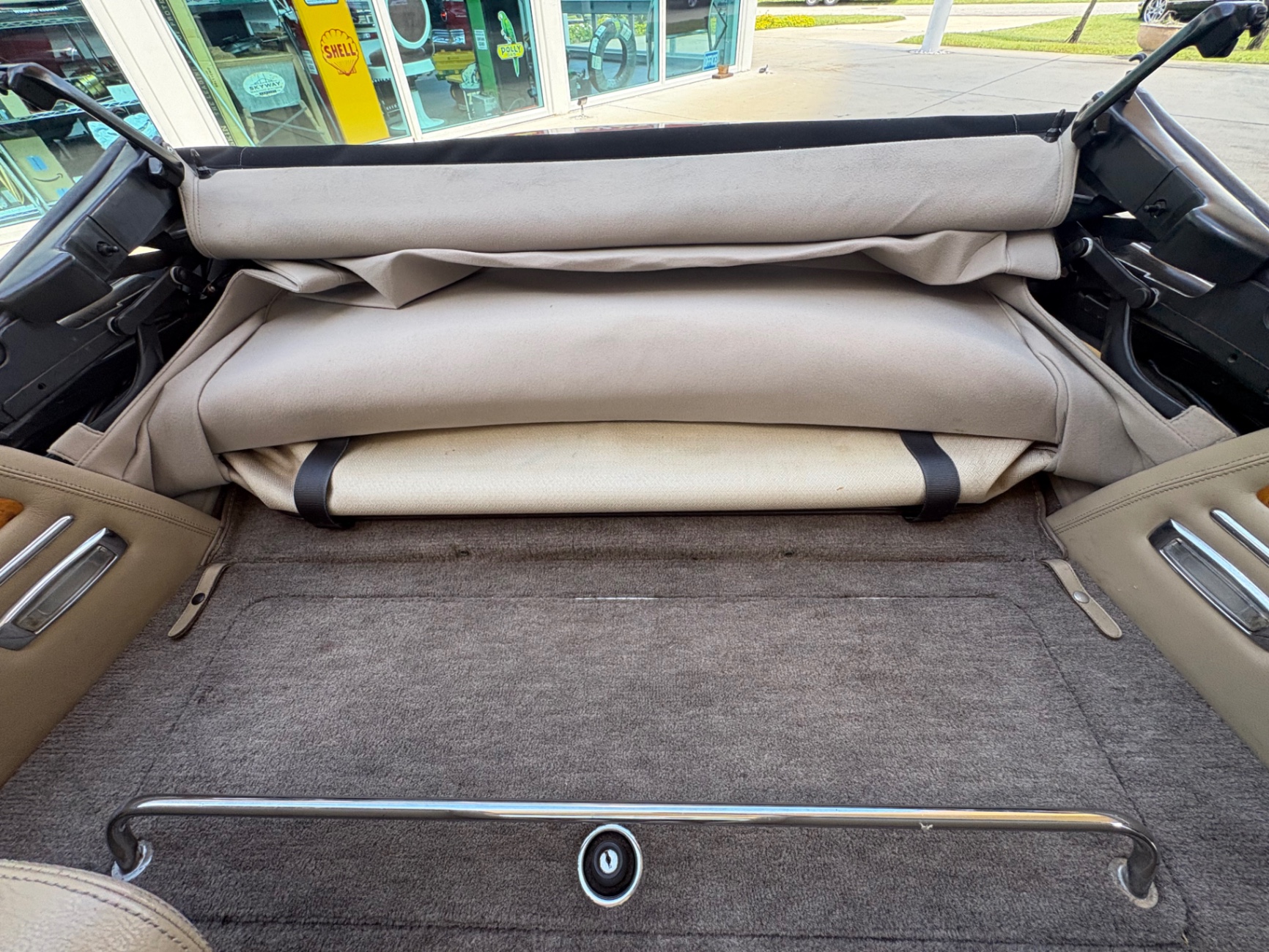 Vehicle photo 38