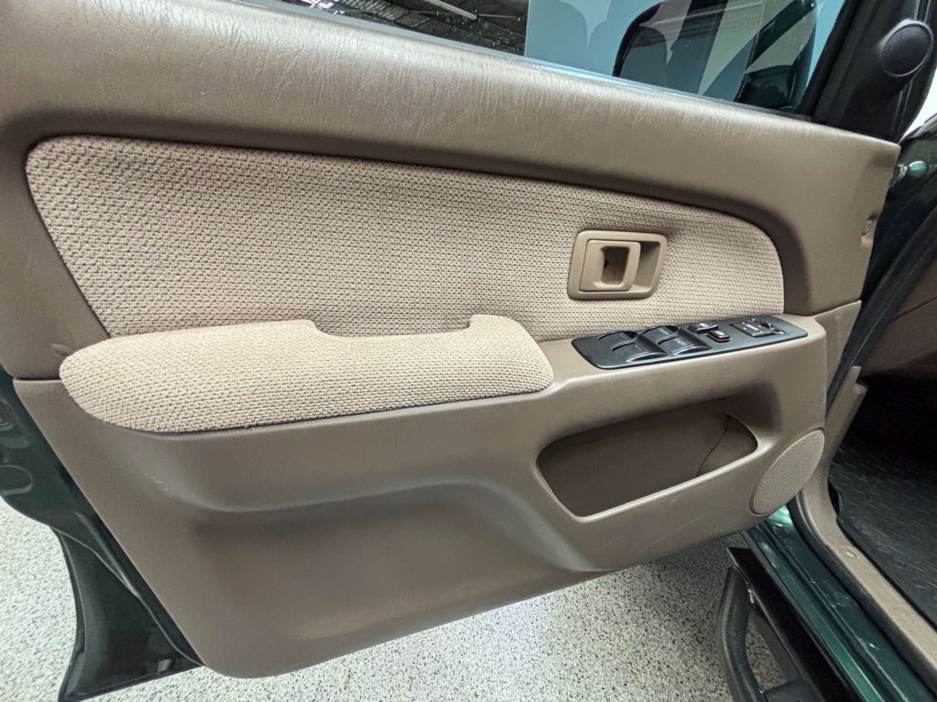 Vehicle photo 16