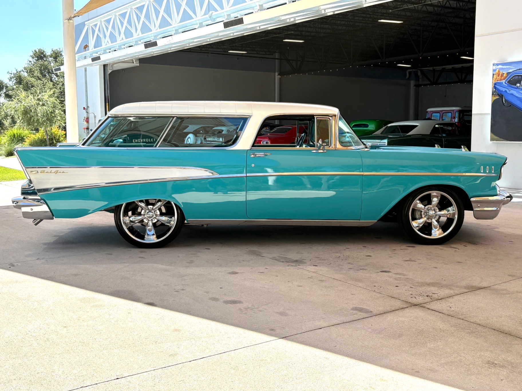 Vehicle photo 4