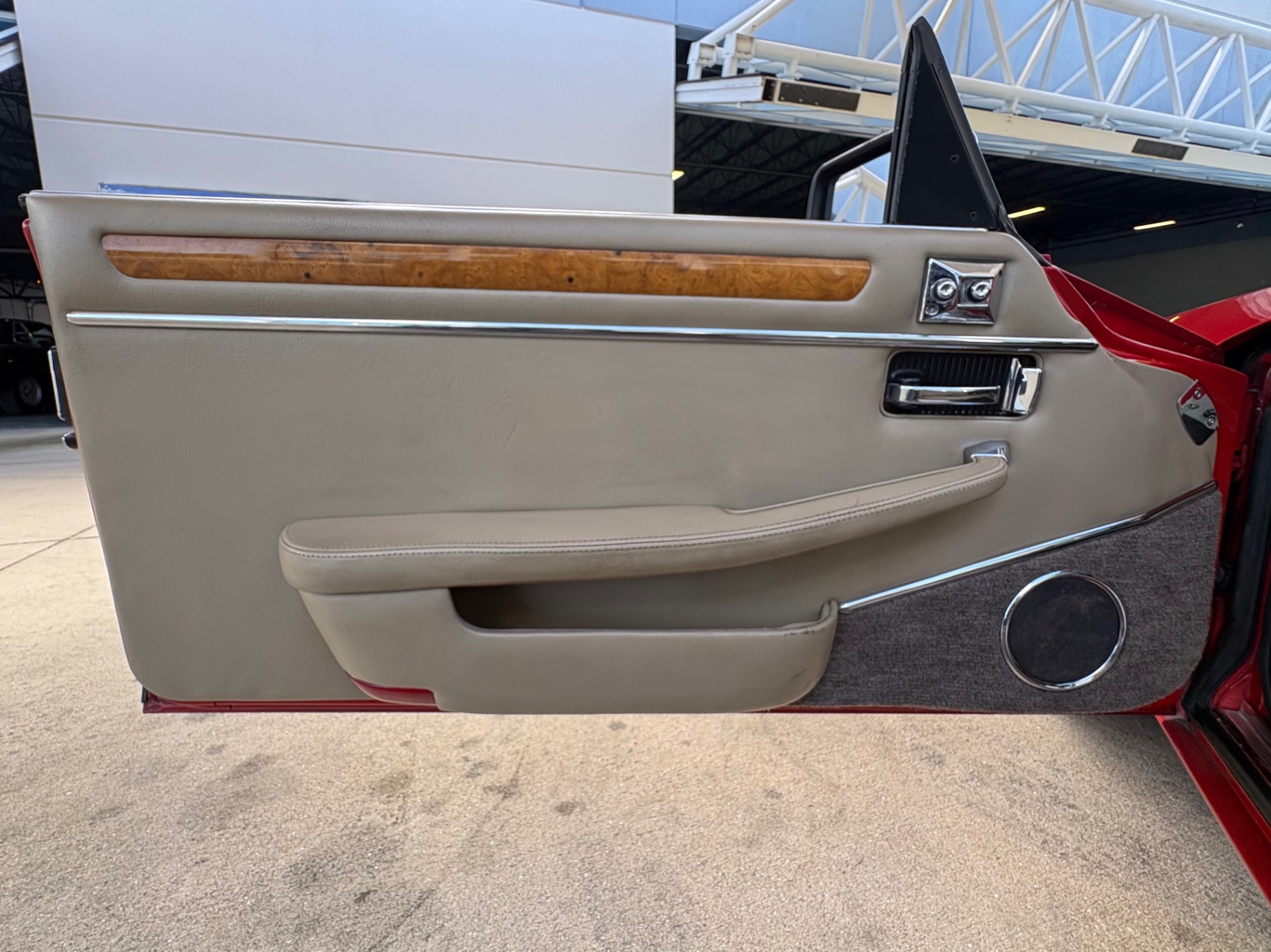 Vehicle photo 34