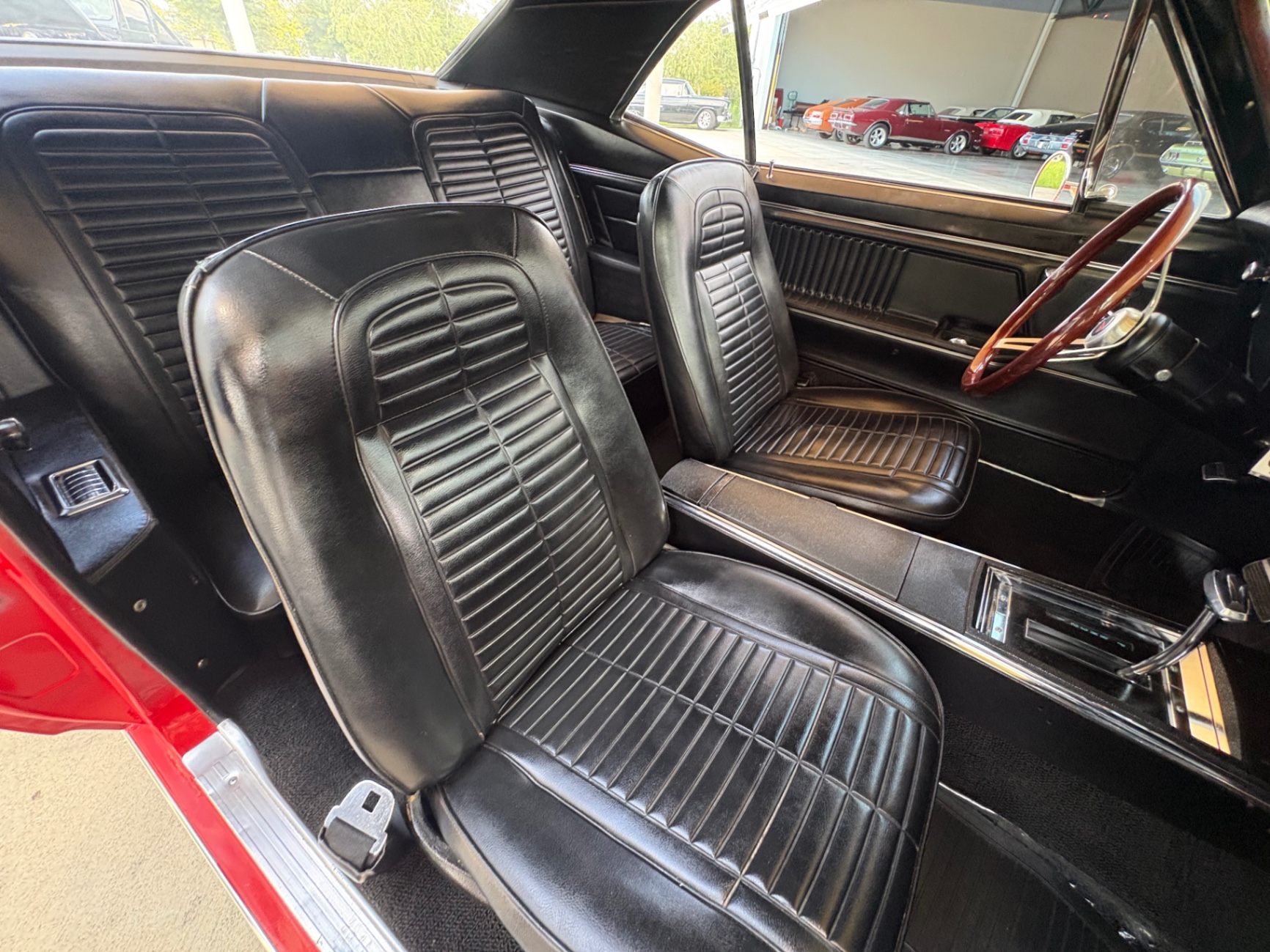 Vehicle photo 43