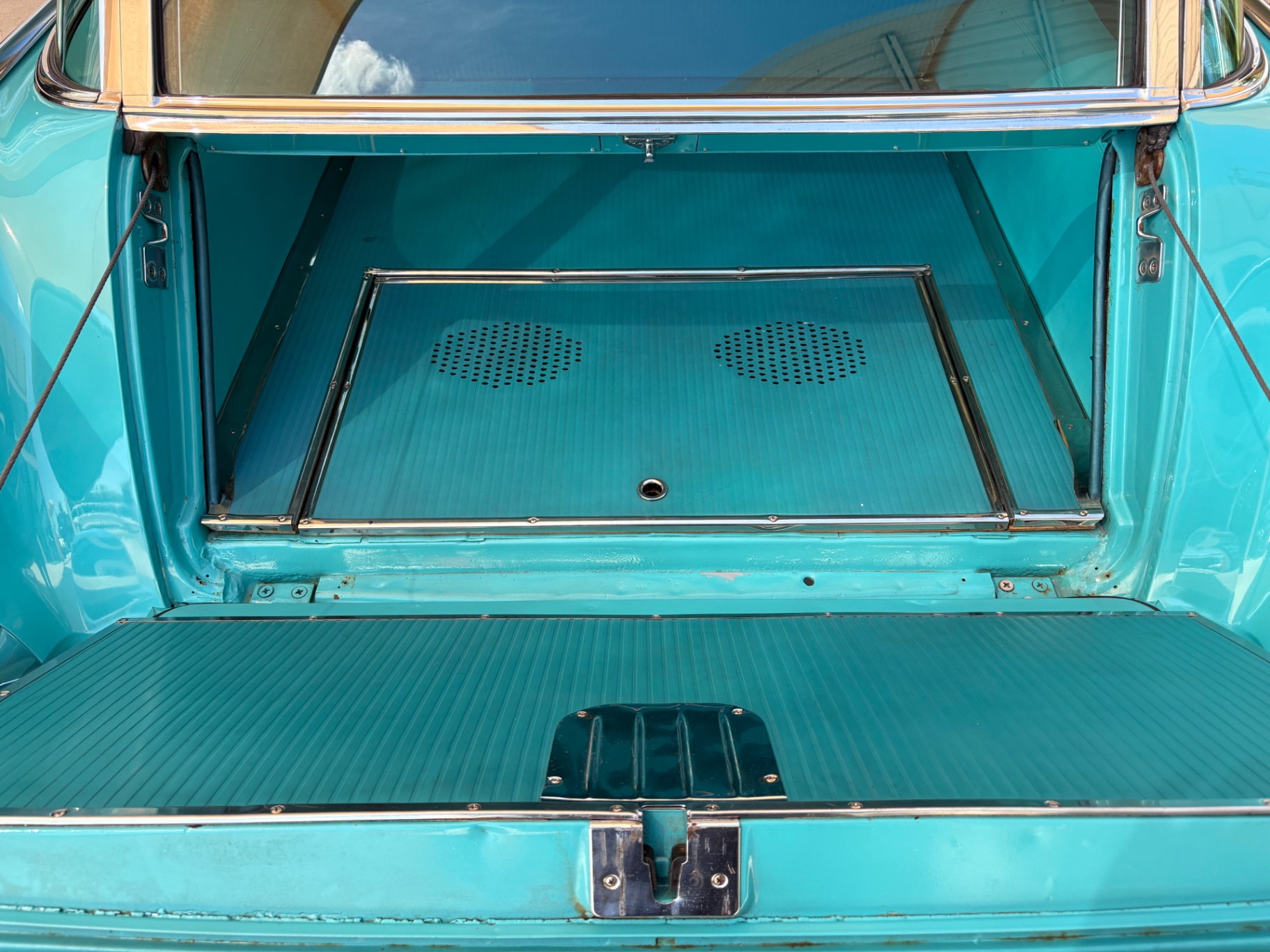 Vehicle photo 7