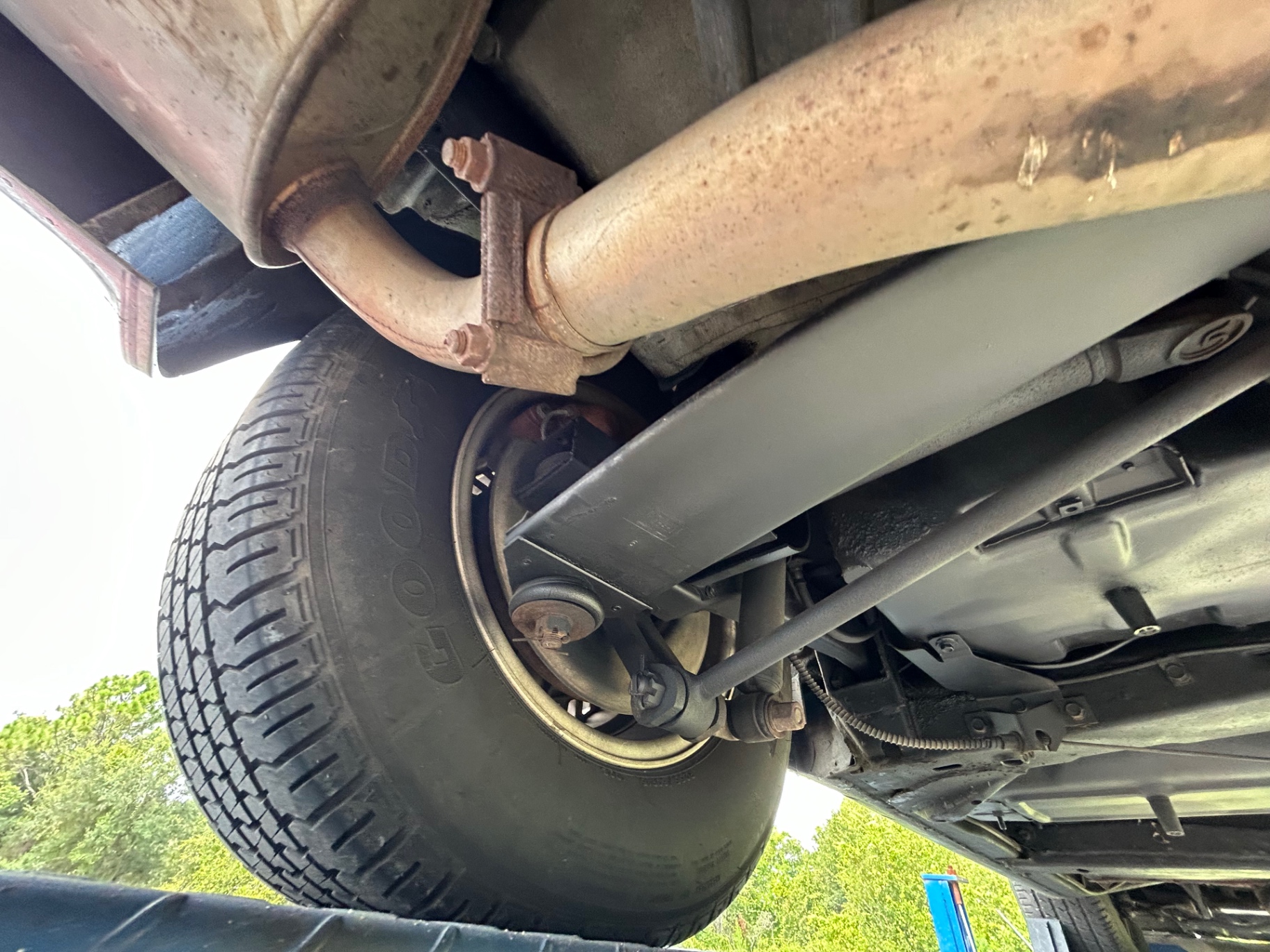 Vehicle photo 27