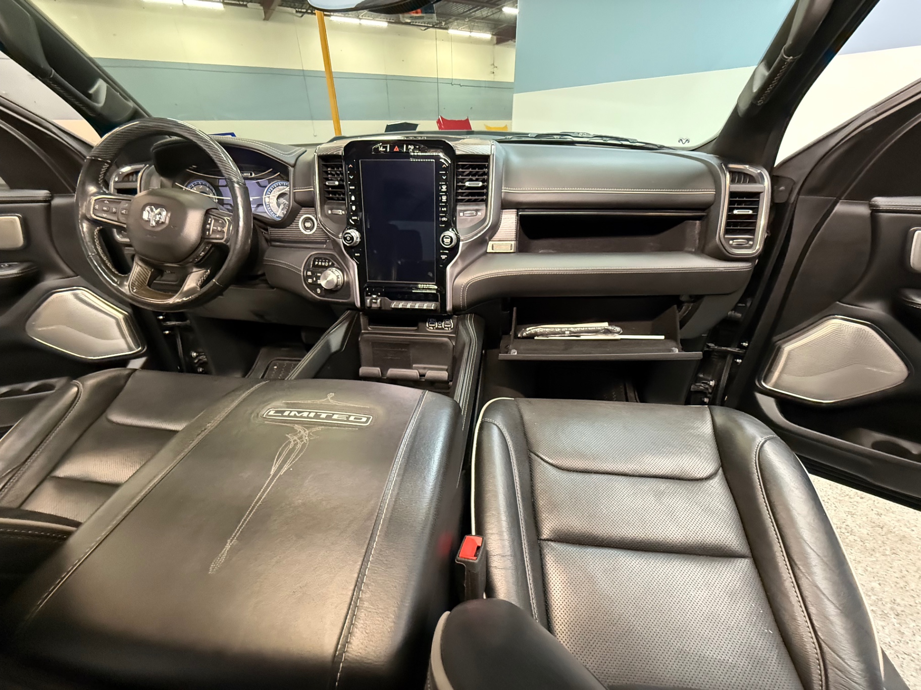 Vehicle photo 43