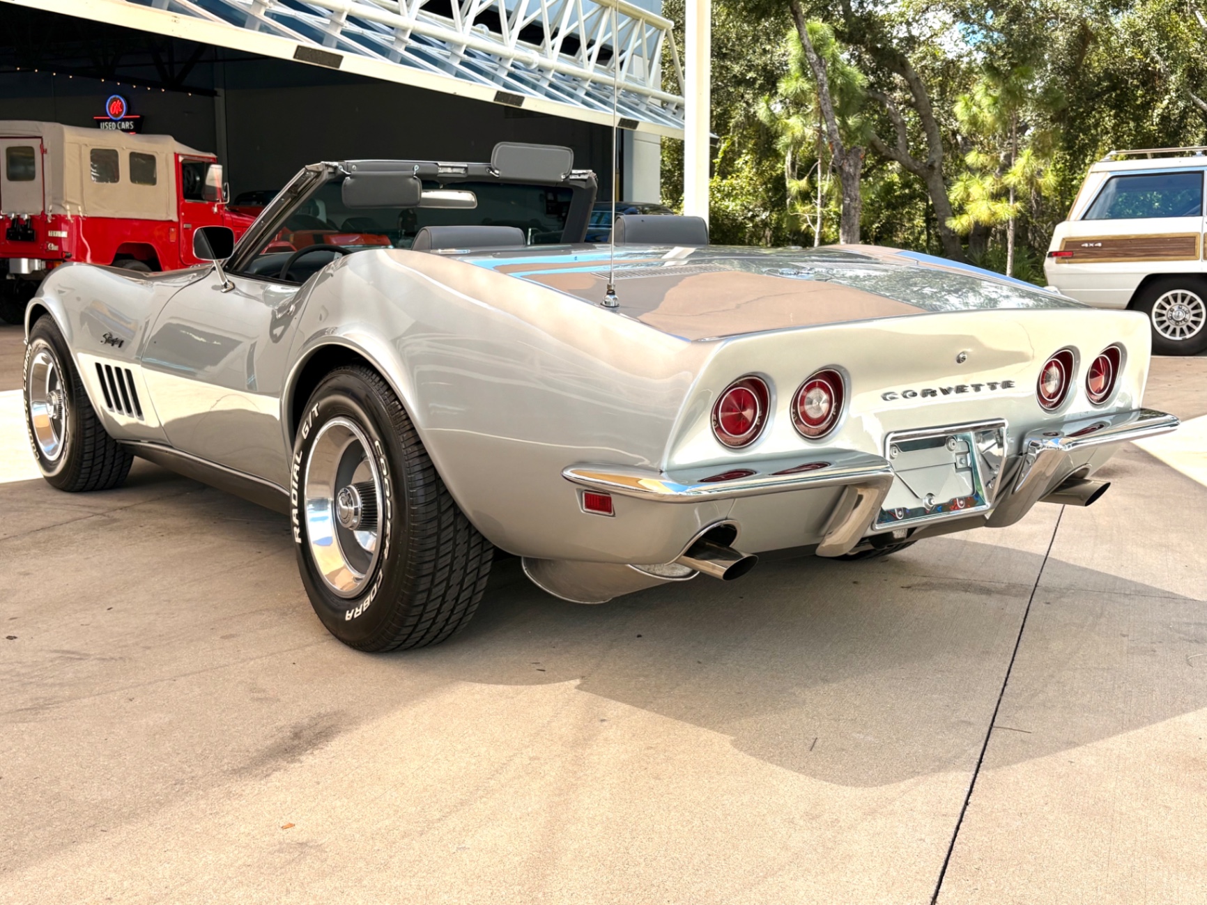 Vehicle photo 9