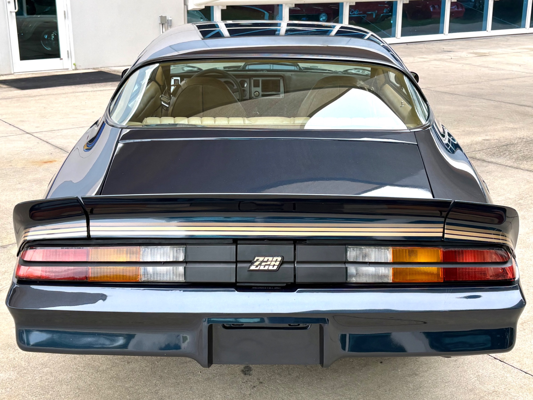 Vehicle photo 8