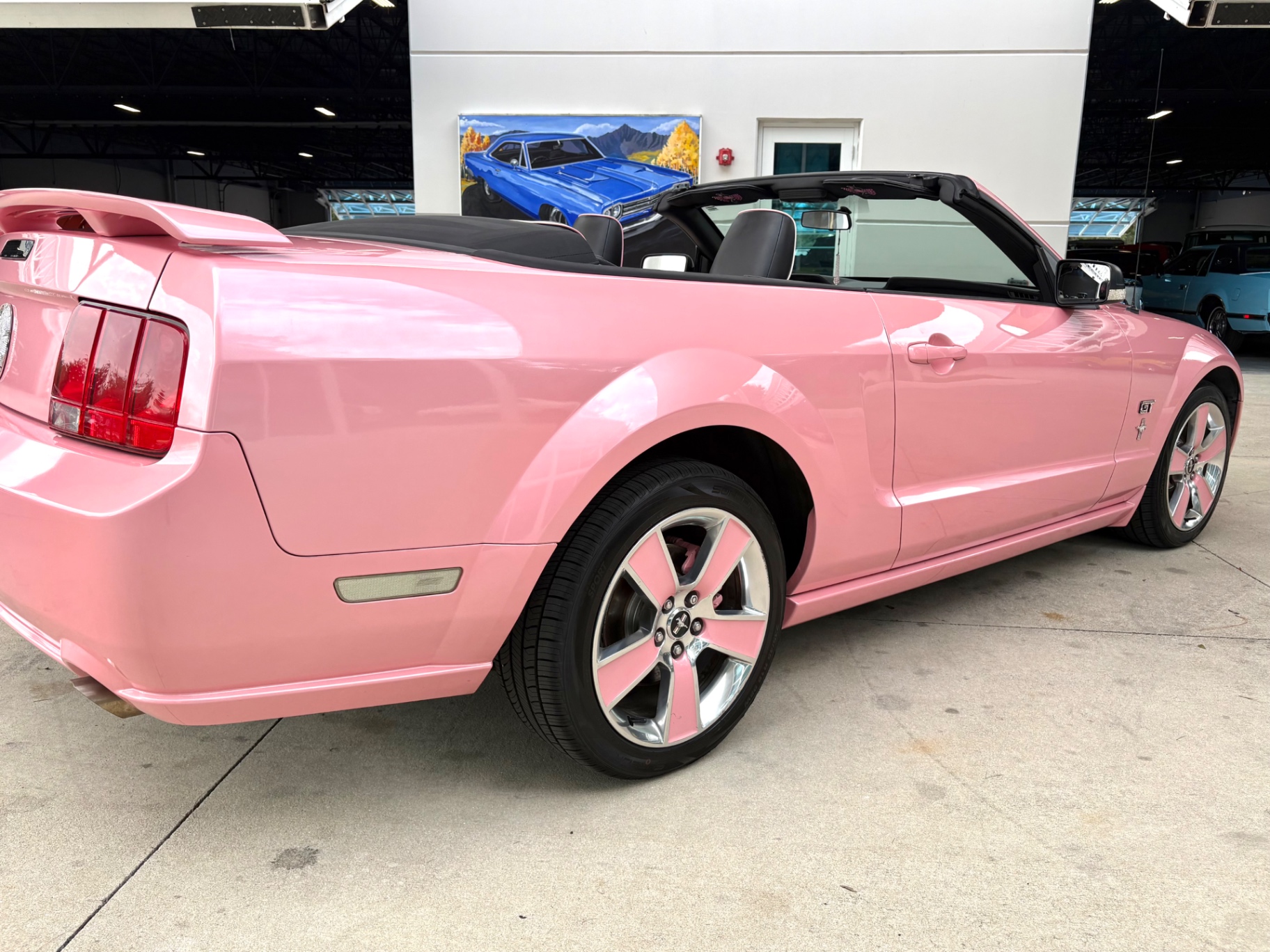 Vehicle photo 16
