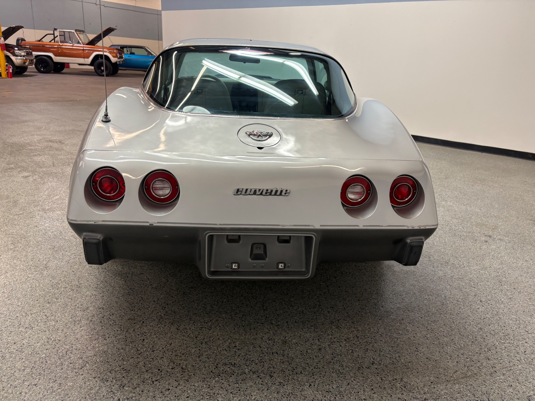 Vehicle photo 6