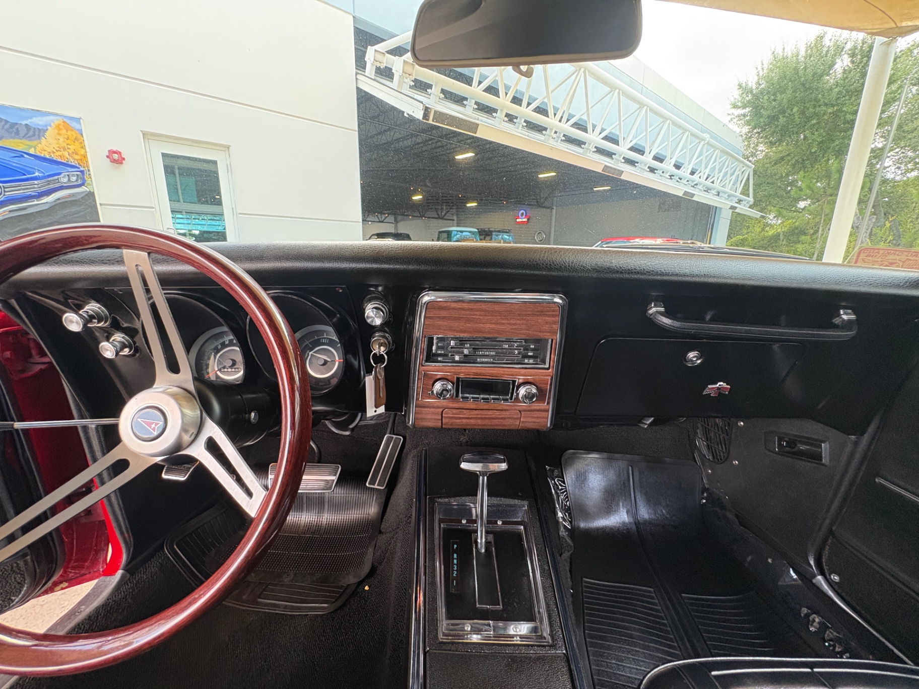 Vehicle photo 38