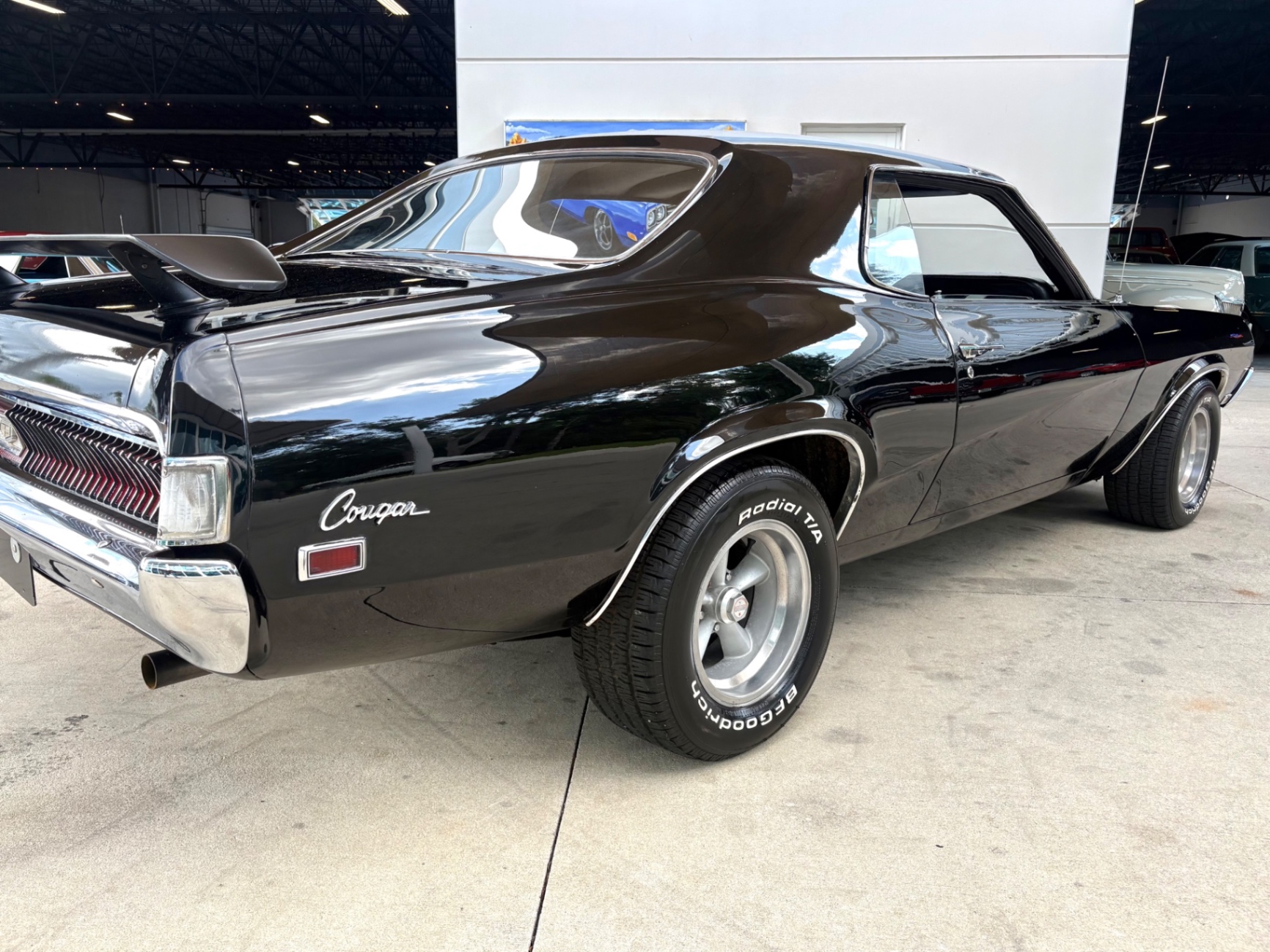 Vehicle photo 16
