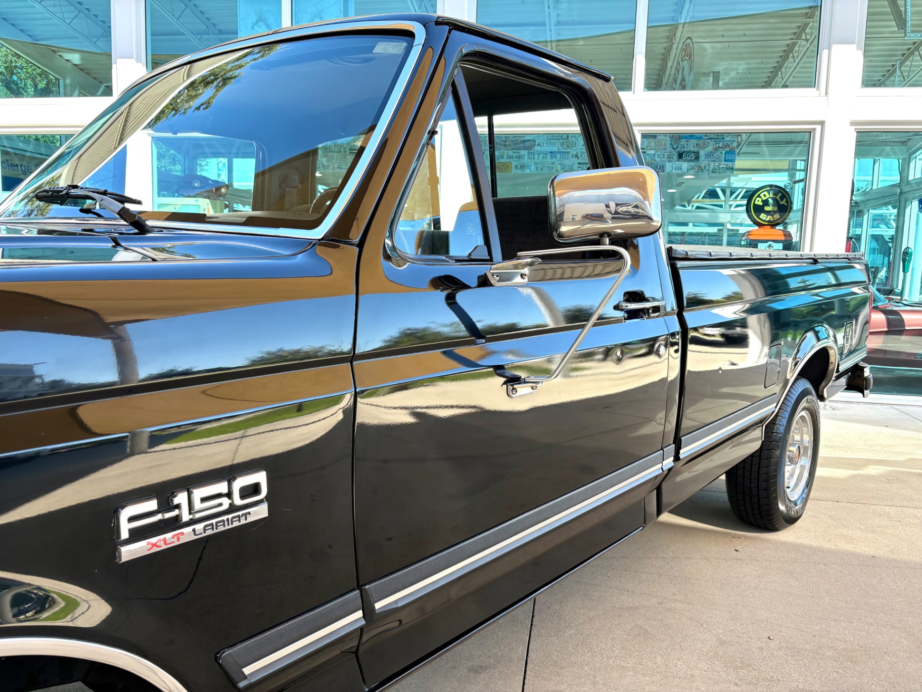 Vehicle photo 14