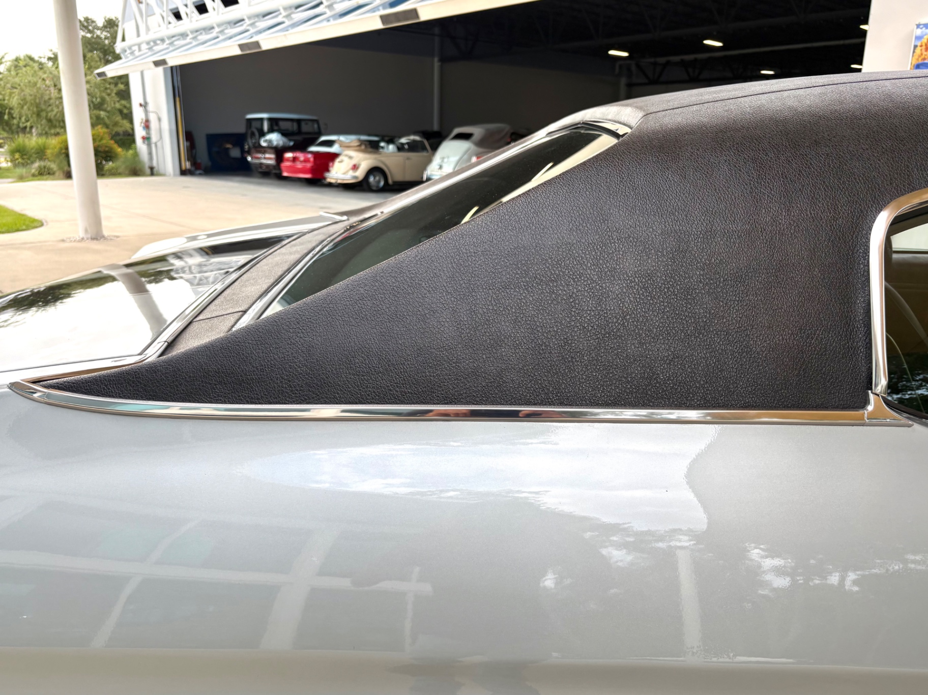 Vehicle photo 24