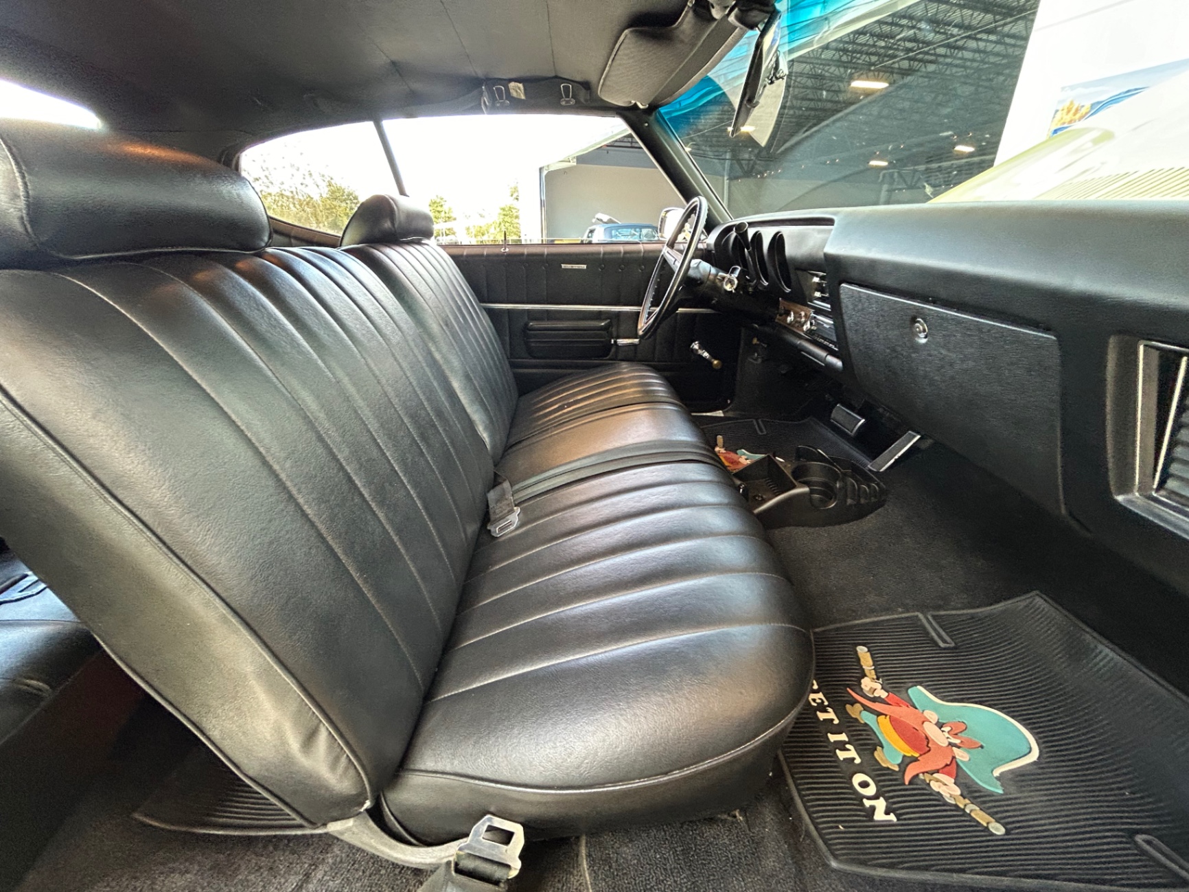 Vehicle photo 24